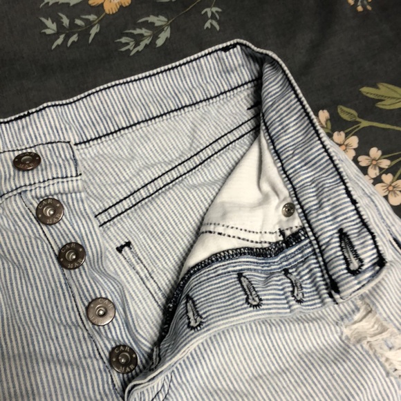 Carmar Striped Mid-Rise 100% Cotton Denim Distressed Jean Shorts Blue and White - Picture 3 of 8